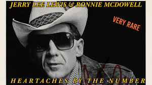 Time for a real rarity. Jerry Lee Lewis & Ronnie McDowell performing a  lovely duet version of 'Heartaches By The Number'. This unreleased track  sure is pure country music gold. Enjoy listening 😊🎧
