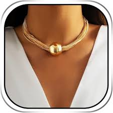 Goldene, sperrige Halskette