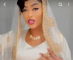 Sokhna Aida Diallo anticipe le 17 avril avec un style indien pour les  Thiantacones