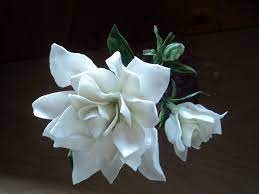 Decided To Try Making A Gardenia Using A Template Found In Alan Dunn S Sugarcraft Flower Arranging Gum Paste Flowers Sugar Flowers Paper Flowers