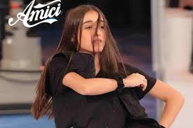 Giulia è stata tra i primi concorrenti ad ottenere la maglietta verde per accedere al serale. Amici 20 Chi E La Ballerina Giulia Cognome Instagram Sebastian Donnapop