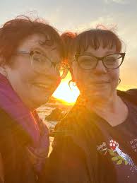 Ellen Slater (@AwkwardEllie)