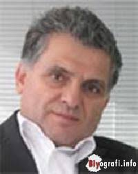 Galatasaray lisesi'nde okudu ve 1985 yılında gazeteliciğe başladı. Rusen Cakir Biyografi Info