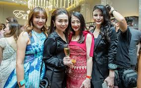 Digital marketing agency & restauranter. Kh Wong Chin Cheah Dr Patrick Goh Consultant Sports Physician Surgeons Ubijca V Rukah Buddy 1981 Laks Sam