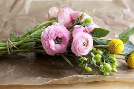 Do not move the spray can too close to the flower as the force from the spray may preserving flowers for crafts and and arrangements is easy to accomplish when you use hairspray. How To Preserve Flowers With Hairspray Ehow How To Preserve Flowers Perserving Flowers Dried Flowers