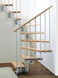 Droits, quarttournant ou en spirale, tous nos escaliers personnalisables sont disponibles en dimensions standard ou sur mesure. Escalier Double Quart Tournant Arke Kompact Acier Et Hetre Massif