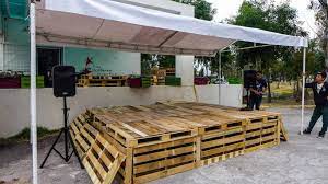 Ideas For A Temporary Stage Portable Stage Concert Stage Design Pallet