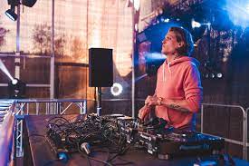Big room / dutch house. Tony Junior Wikipedia