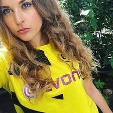 Hot football fans football team logos football soccer bvb wallpaper liverpool fc wallpaper cristiano ronaldo 7 european soccer juventus fc soccer world. Borussia Dortmund Girls Posts Facebook