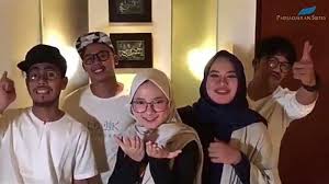 Sekali lagi kami tidak pernah membagikan file untuk download lagu yang ada diatas. Download Lagu Sabyan Gambus Gudang Lagu Mp3 Nissa Sabyan Deen Assalam Hingga Ya Jamalu Tribunnews Bogor