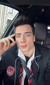 Is he going to be a good guy here ? 😭 No we want our Emir