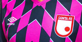 El club independiente santa fe, 1 11 12 mejor conocido como independiente santa fe o simplemente santa fe, es un club de fútbol fundado el 28 de febrero de 1941 en el centro histórico de la ciudad de bogotá, capital de colombia.es uno de los clubes de fútbol de mayor tradición e historia en el país, considerado uno de los más grandes y populares, y de los más importantes de. Outrageous Umbro Independiente Santa Fe 2020 Third Kit Released Footy Headlines