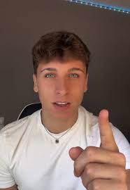 Marc Logan: Descubre su mundo en TikTok