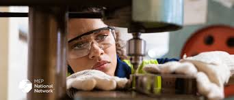 현대 제조 인력 개발을 위한 총체적 접근