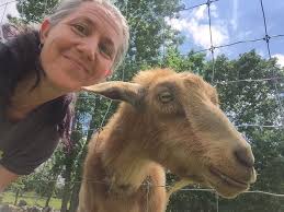 Meet Jasmine Smith-Gillen, our new South Shore Education Manager! Jasmine  joins us from the Rodger Williams Park Zoo, where she was the School  Programs Specialist. You will see Jasmine this summer leading