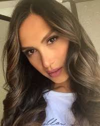 Claramente, se lo lleva esposado. Lala S Spa Imagenes De Su Protagonista Isabella Santiago