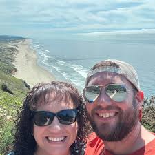 Are there commander pods or local game stores in Everett WA?