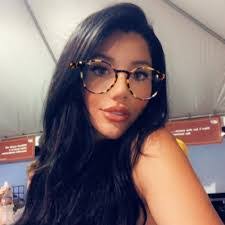 Beth Villagomez's Instagram, Twitter & Facebook