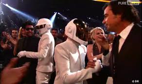 Furtivo de xavier veilhan & sébastien tellier 2007 : Daft Punk Sans Casques Et A Visage Decouvert Dans Le Public Des Grammy Awards 2014 Purebreak