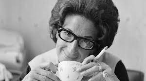 The life of Marjorie Proops: The Woking-born agony aunt who became the  nation's confidante - Surrey Live