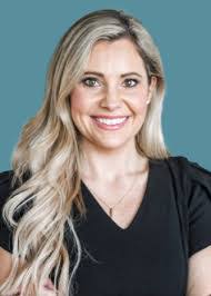 Sara Patterson's Instagram, Twitter & Facebook