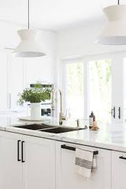 Images of white kitchen cabinets with black hardware. 46 White Kitchen Cabinet With Black Hardware Decorinspira Com