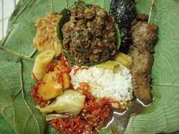 Nasi Jamblang Cirebon These Foods Should Be Served And Enjoyed Over The Leaves Of Teak It Was Second To None Makanan Masakan Indonesia Masakan