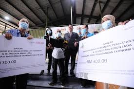Berbekalkan ilmu, pengalaman serta teknik penyampaian yang berkesan, merupakan aset majlis mengucapkan jutaan terima kasih kepada yang berbahagia dato' ustazah di atas penyampaian. Galeri Foto