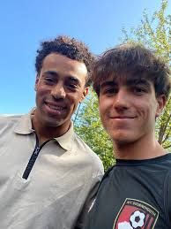 It was great to see players from @downtownlvsc meeting some of the men's  first team at the final pre-season friendly against Real Sociedad last  Saturday 🤩🔥 Two of the lads were even