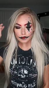 Halloween Hair Under 5 Minutes In 2020 Halloween Gesicht Schminken Halloween Haar Schminken Halloween