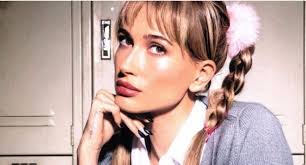 Ünlü model Cadılar Bayramı'nda Britney Spears'a dönüşüyor, sonuç eşsiz