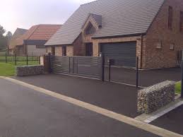 Les Entrees De Garage En Enrobe Amenagement Devant Maison Entree Maison Entree De Garage