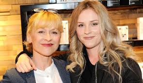 She was born in 1990s, in millennials generation. Herecka Mariana Pracharova Kdyz Jsem Se Narodila Mama Se Me Lekla Televizeseznam Cz