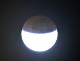 Umat muslim dianjurkan melakukan beberapa amalan saat gerhana bulan. Penjelasan Ahli Astronomi Soal Gerhana Bulan Malam Ini