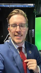 Had to bust out the red tie today! Felt like the hogs needed a little extra  luck today 🐗