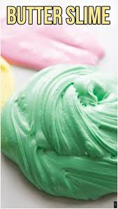 Cette Recette De Slime Au Beurre Est Facile Et Amusante A Faire Sans Borax Et Fait Avec Une Solution De En 2020 Slime Pour Enfants Recette Visqueuse Recette De Slime