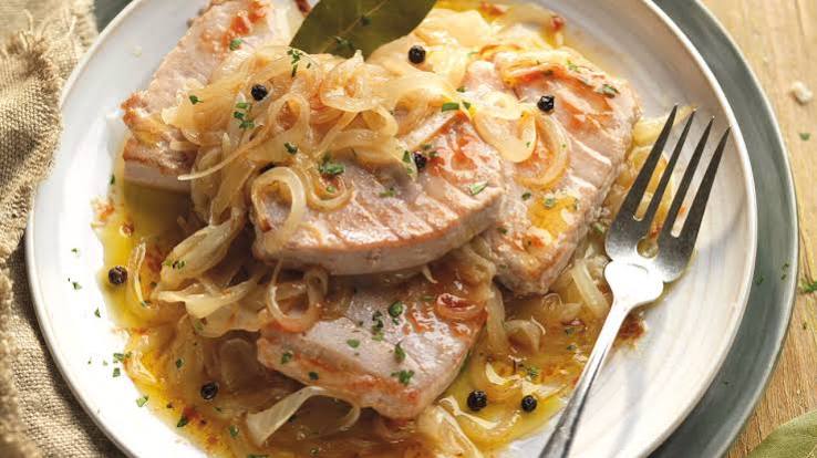 Atún Encebollado