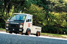 マユゲ顔のハイゼットなんだけど最新型なんです kカー カスタム スタイルワゴン ドレスアップナビ カードレスアップの情報を発信するwebサイト 2020 チンスポ ハイゼット カー