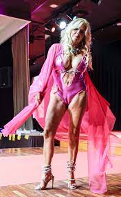 Cougar biggest camel toes ever | MOTHERLESS.COM ™