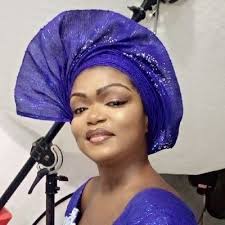 Tosin Oni (@iamtosinoni)