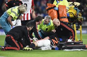 Shaw was injured by reckless challenge from psv defender hector moreno in the 15th minute on tuesday night. Luke Shaw Injury News Manchester United Star Has Surgery And Will Remain In Eindhoven For Early Stages Of Recovery London Evening Standard Evening Standard