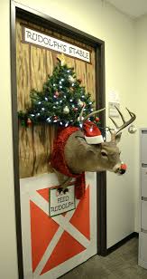 Discover 37 easy and/or diy christmas decorations, including wreaths, advent calendars, ornaments, and looking for the best christmas decoration ideas? Christmas Door Decorating Contest Givdo Home Ideas Amazing Christmas Door Decorations