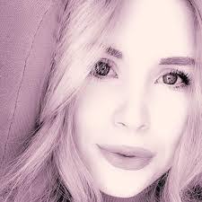 Alexis Decker's Instagram, Twitter & Facebook