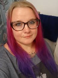 Does the heart and S symbol look crisp in this design?