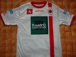 He went to college at rider university in new jersey for three years. Royal Antwerp Football Club Fora Camisa De Futebol 2011 2012 Sponsored By Kwadro Ramen Deuren