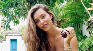 По словам звезды, ее с детства мучают боли в спине, вызванные серьезным заболеванием позвоночника. Regina Todorenko Spoke About Money Nastya Ivleeva And Many Other Things Gossip World Top