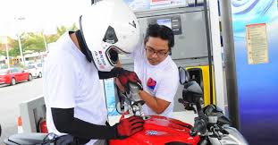 Krisis minyak, bila dirunut, menghasilkan sejarah cukup panjang: Harga Petrol Ron95 Ron97 Dan Diesel Kekal Lagi 12 04 18