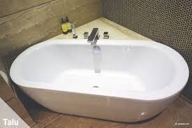 Daher ist die vorausplanung bei der anstehenden badsanierung entscheidend. Acryl Badewanne Hat Kratzer So Reparieren Sie Diese Talu De