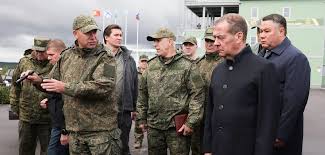 Russland-Sanktionen: Medwedew fordert „direkte militärische Abschreckung“ wegen „russophober Grausamkeiten“ — WELT