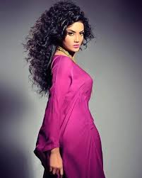 وعادت إلى مصر في عام 2009 وعملت فى التمثيل. Ø¨Ø¹Ø¯ ØªØµØ¯Ø±Ù‡Ø§ Ø§Ù„ØªØ±ÙŠÙ†Ø¯ 10 ØµÙˆØ± ØªÙƒØ´Ù Ø¹Ù† Ø¬Ù…Ø§Ù„ ÙˆØ£Ù†ÙˆØ«Ø© Ø­ÙˆØ±ÙŠØ© ÙØ±ØºÙ„ÙŠ